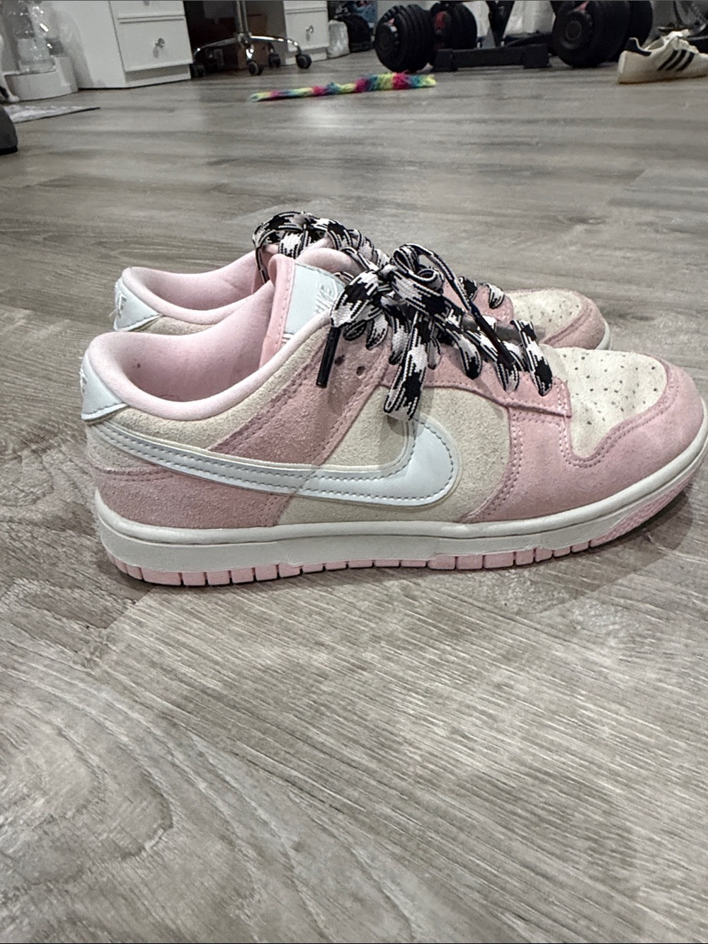 Nike Women’s Pink and White Low-Profile Suede Sneakers 6.5